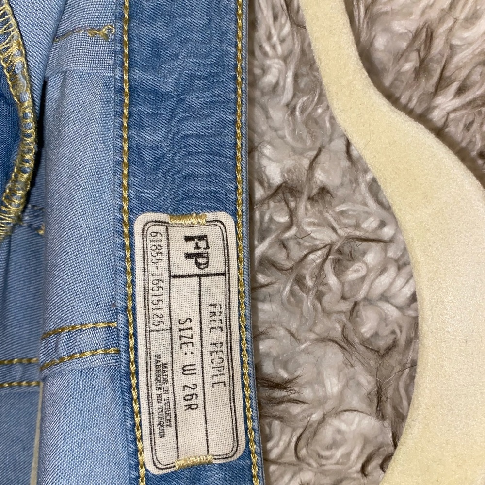 Free people: high rise light wash flare jeans. Size 26. Not brand new.